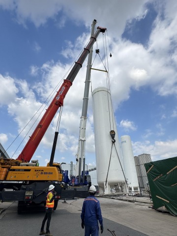 รถเครนให้เช่ายกถังเหล็กอุตสาหกรรม